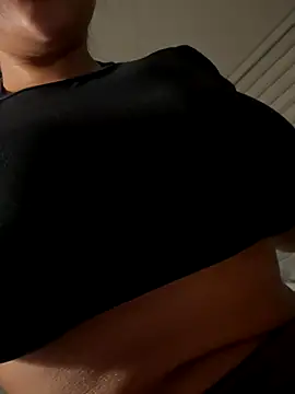 Snapshot of adrianalobo chatting on 10-12-25, 02:21 adrianalobo online show from 10-12-25, 02:21