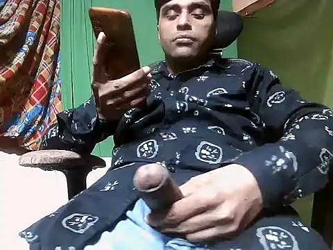 Snapshot of desiboy1101 chatting on 12-21-24, 01:32 desiboy1101 online show from 12-21-24, 01:32