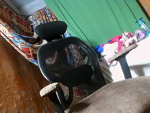 Snapshot of desiboy1101 chatting on 02-17-25, 01:32 desiboy1101 online show from 02-17-25, 01:32