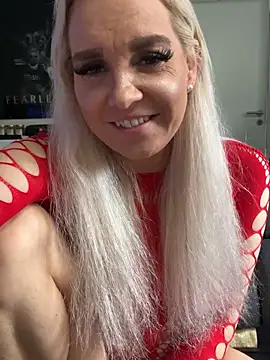 Snapshot of MIA-XXX chatting on 09-17-25, 01:35 MIA-XXX online show from 09-17-25, 01:35