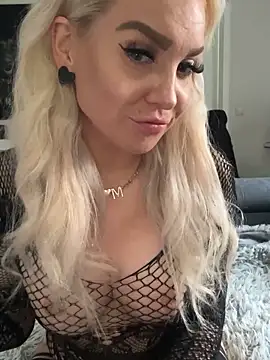 Snapshot of MIA-XXX chatting on 10-07-25, 12:46 MIA-XXX online show from 10-07-25, 12:46