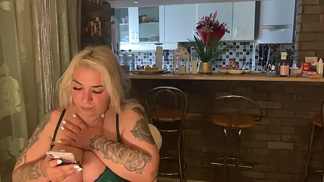 Snapshot of Monageil chatting on 03-13-25, 12:13 Monageil online show from 03-13-25, 12:13