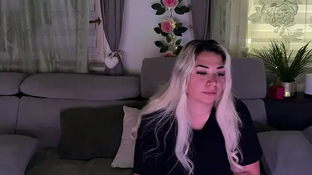 Snapshot of Monageil chatting on 10-01-25, 09:26 Monageil online show from 10-01-25, 09:26