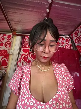 Snapshot of sweetieme chatting on 06-05-26, 01:34 sweetieme online show from 06-05-26, 01:34