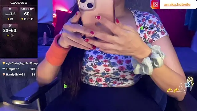 Snapshot of GoddessRaani chatting on 10-15-25, 07:03 GoddessRaani online show from 10-15-25, 07:03