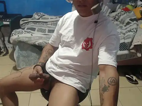 ElliotVqz182 online show from 04-03-26, 12:36