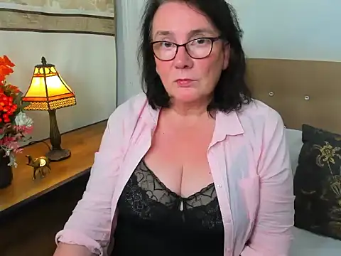 Snapshot of DorisDesire chatting on 10-28-25, 09:06 DorisDesire online show from 10-28-25, 09:06