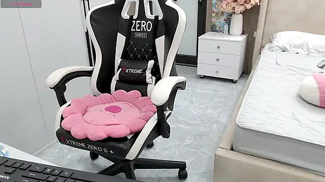 Hanako love online show from 03-18-26, 03:59