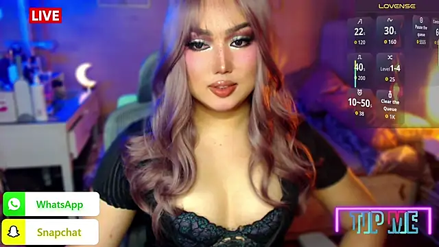 Snapshot of HOTnWILDalice chatting on 10-21-25, 02:01 HOTnWILDalice online show from 10-21-25, 02:01