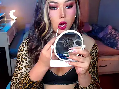 Snapshot of HOTnWILDalice chatting on 10-24-25, 01:03 HOTnWILDalice online show from 10-24-25, 01:03