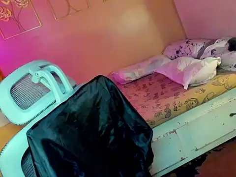 Snapshot of HOTnWILDalice chatting on 11-10-25, 02:10 HOTnWILDalice online show from 11-10-25, 02:10