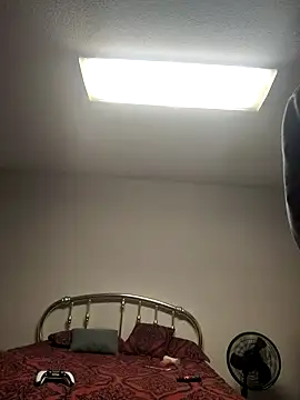 Snapshot of SkinnymanwithBbc chatting on 11-02-25, 04:15 SkinnymanwithBbc online show from 11-02-25, 04:15