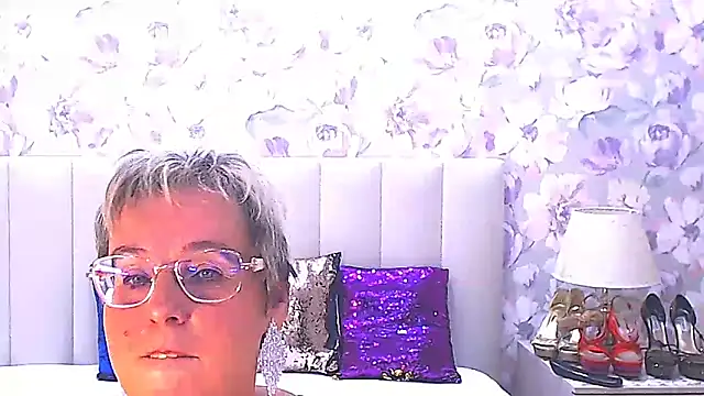 MilfyMommyXX online show from 11-21-25, 04:44