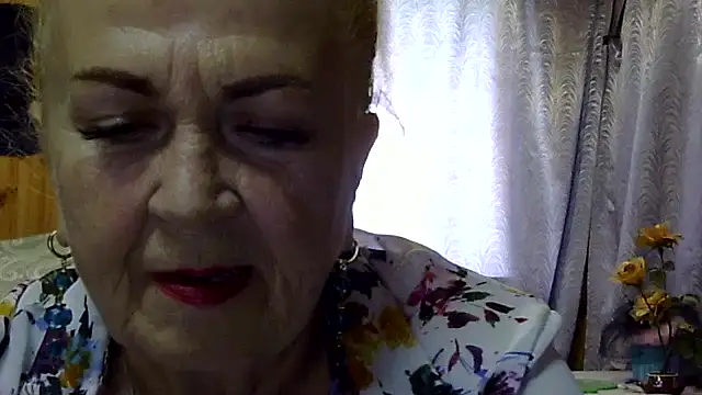 Snapshot of Emma52610 chatting on 09-21-25, 10:50 Emma52610 online show from 09-21-25, 10:50