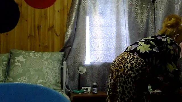 Snapshot of Emma52610 chatting on 09-26-25, 11:14 Emma52610 online show from 09-26-25, 11:14