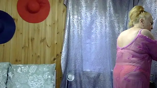 Snapshot of Emma52610 chatting on 10-08-25, 07:28 Emma52610 online show from 10-08-25, 07:28