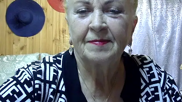 Snapshot of Emma52610 chatting on 10-13-25, 05:24 Emma52610 online show from 10-13-25, 05:24