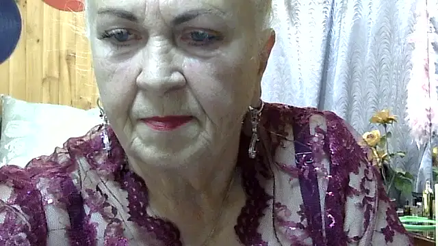 Snapshot of Emma52610 chatting on 10-16-25, 04:35 Emma52610 online show from 10-16-25, 04:35