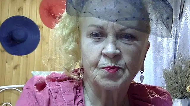 Snapshot of Emma52610 chatting on 10-21-25, 11:22 Emma52610 online show from 10-21-25, 11:22