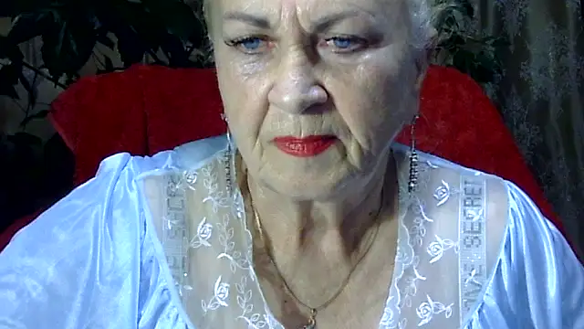 Emma52610 online show from 11-18-25, 07:35