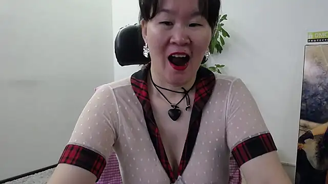 Snapshot of Akira_xx chatting on 10-30-25, 02:02 Akira xx online show from 10-30-25, 02:02