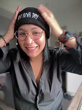 DannaaMeliza online show from 01-04-25, 10:05