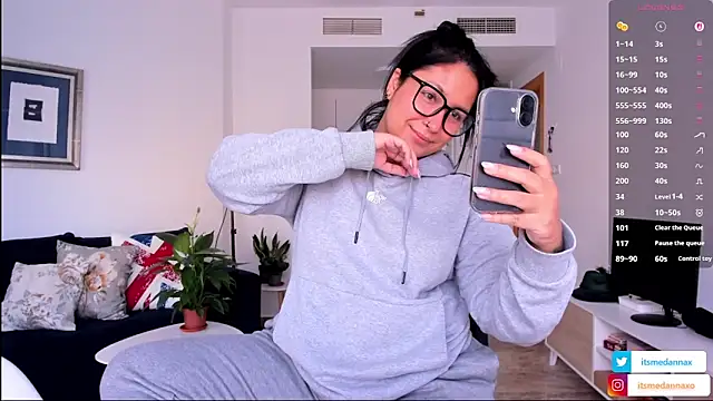 DannaaMeliza online show from 11-14-25, 10:47