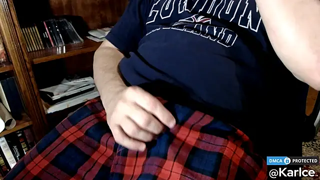 Snapshot of karlce chatting on 12-19-24, 03:51 karlce online show from 12-19-24, 03:51