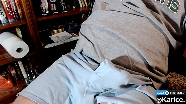 Snapshot of karlce chatting on 10-23-25, 02:55 karlce online show from 10-23-25, 02:55