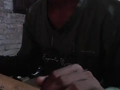 Snapshot of ThethunderPo chatting on 09-14-25, 01:32 ThethunderPo online show from 09-14-25, 01:32