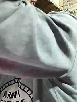 Snapshot of ThethunderPo chatting on 09-16-25, 01:23 ThethunderPo online show from 09-16-25, 01:23