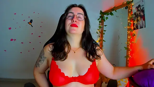 Snapshot of Susan_Foxx chatting on 10-12-25, 06:51 Susan Foxx online show from 10-12-25, 06:51