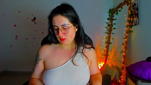 Snapshot of Susan_Foxx chatting on 11-06-25, 07:59 Susan Foxx online show from 11-06-25, 07:59