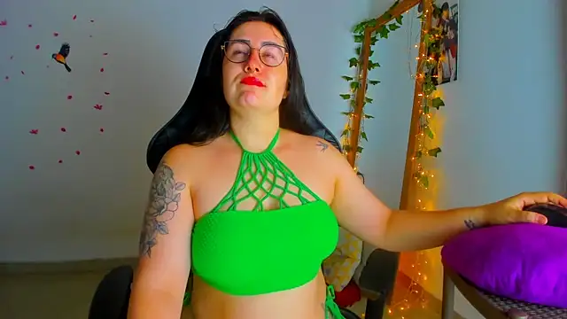 Snapshot of Susan_Foxx chatting on 11-13-25, 07:02 Susan Foxx online show from 11-13-25, 07:02