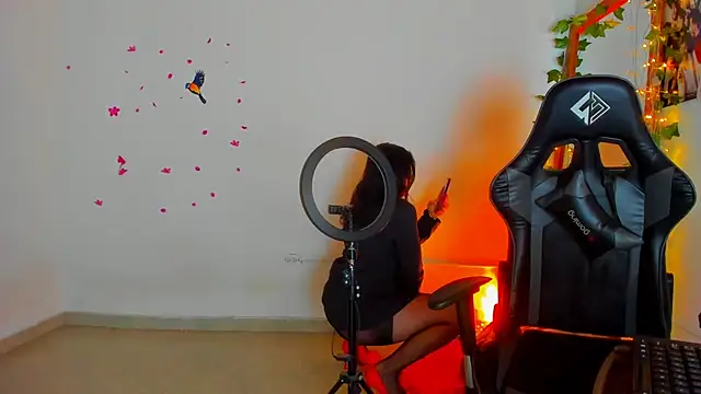 Snapshot of Susan_Foxx chatting on 11-16-25, 07:08 Susan Foxx online show from 11-16-25, 07:08