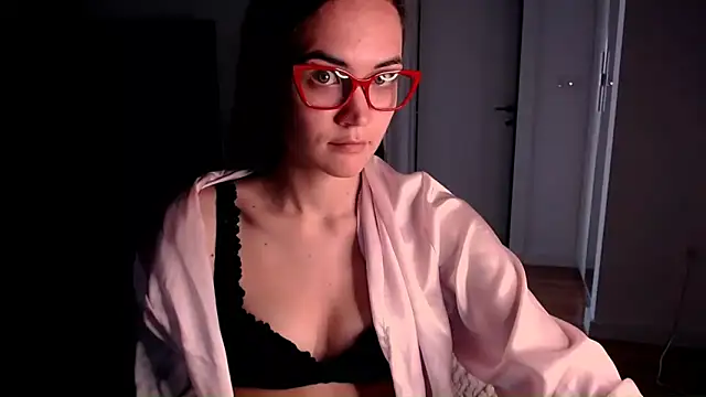 Snapshot of EvelynGG chatting on 05-20-26, 10:10 EvelynGG online show from 05-20-26, 10:10