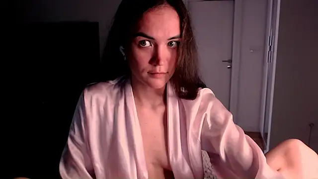 Snapshot of EvelynGG chatting on 05-28-26, 10:23 EvelynGG online show from 05-28-26, 10:23