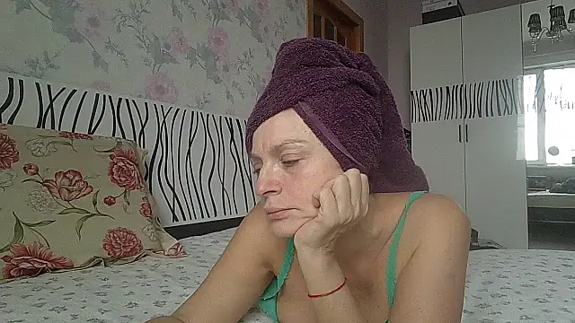 LindaStarS online show from 11-26-25, 06:58