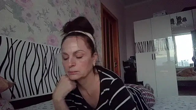 LindaStarS online show from 04-25-26, 04:59