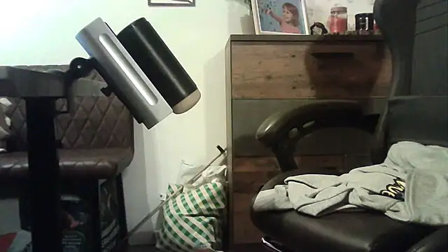 Snapshot of ShyGuyWannaTry chatting on 10-11-25, 12:32 ShyGuyWannaTry online show from 10-11-25, 12:32