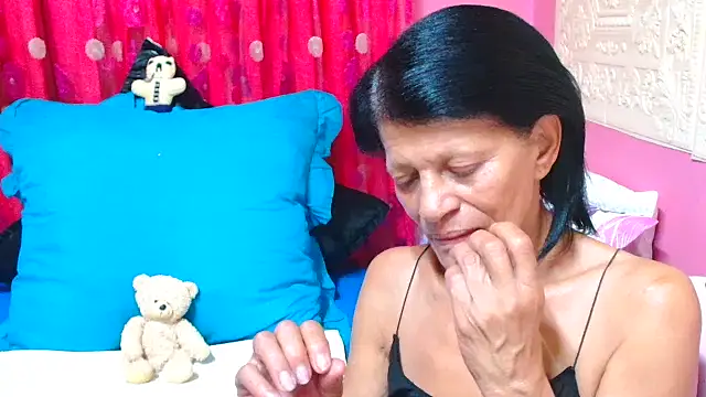 Snapshot of SLUTTYROXY chatting on 02-09-25, 05:43 SLUTTYROXY online show from 02-09-25, 05:43