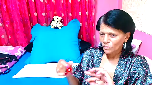 Snapshot of SLUTTYROXY chatting on 02-10-25, 06:53 SLUTTYROXY online show from 02-10-25, 06:53