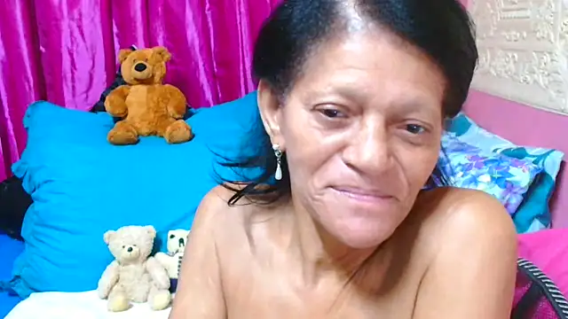 Snapshot of SLUTTYROXY chatting on 03-19-25, 08:43 SLUTTYROXY online show from 03-19-25, 08:43