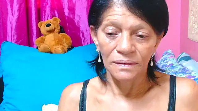 Snapshot of SLUTTYROXY chatting on 03-23-25, 06:05 SLUTTYROXY online show from 03-23-25, 06:05