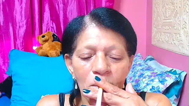 Snapshot of SLUTTYROXY chatting on 03-23-25, 09:10 SLUTTYROXY online show from 03-23-25, 09:10