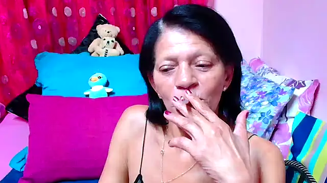 Snapshot of SLUTTYROXY chatting on 09-17-25, 07:15 SLUTTYROXY online show from 09-17-25, 07:15