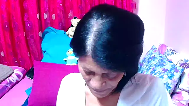 Snapshot of SLUTTYROXY chatting on 09-19-25, 07:32 SLUTTYROXY online show from 09-19-25, 07:32