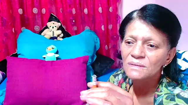 Snapshot of SLUTTYROXY chatting on 09-25-25, 06:17 SLUTTYROXY online show from 09-25-25, 06:17