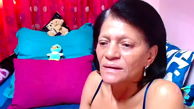 Snapshot of SLUTTYROXY chatting on 09-30-25, 06:18 SLUTTYROXY online show from 09-30-25, 06:18