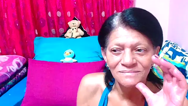 Snapshot of SLUTTYROXY chatting on 10-13-25, 06:19 SLUTTYROXY online show from 10-13-25, 06:19